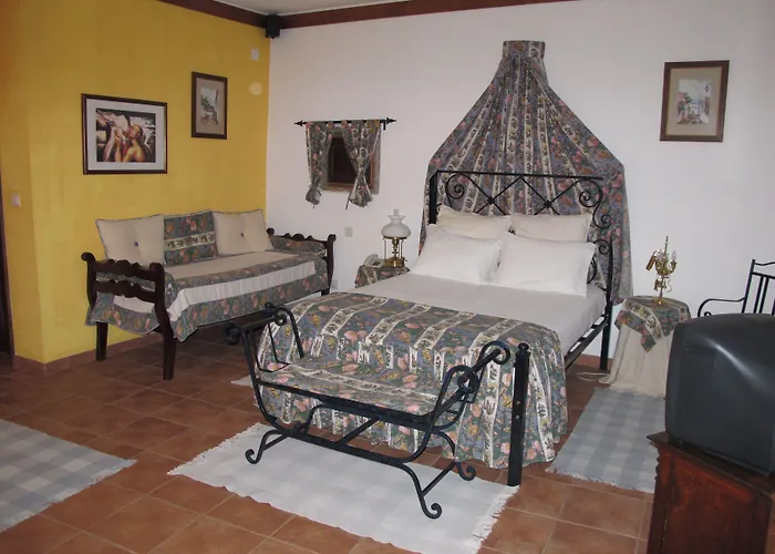 Alojamento de Acomodação e Pequeno-almoço Casa Do Redondo 3*